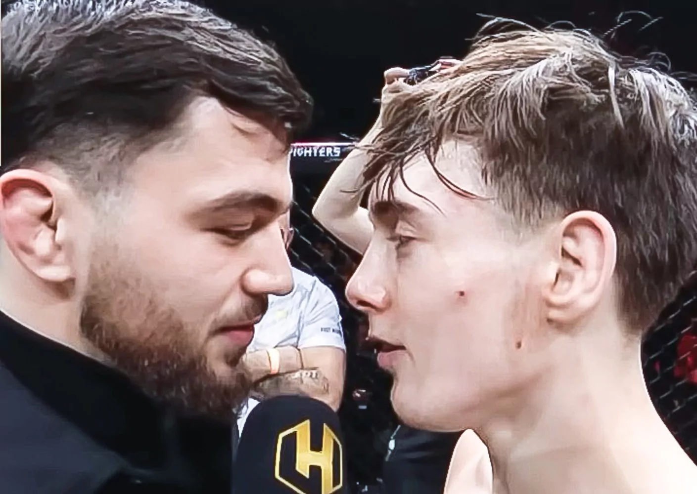 Paul Dena et Anzor lors du call-out - les deux combattants se font face dans une ambiance tendue avant Hexagone MMA 45