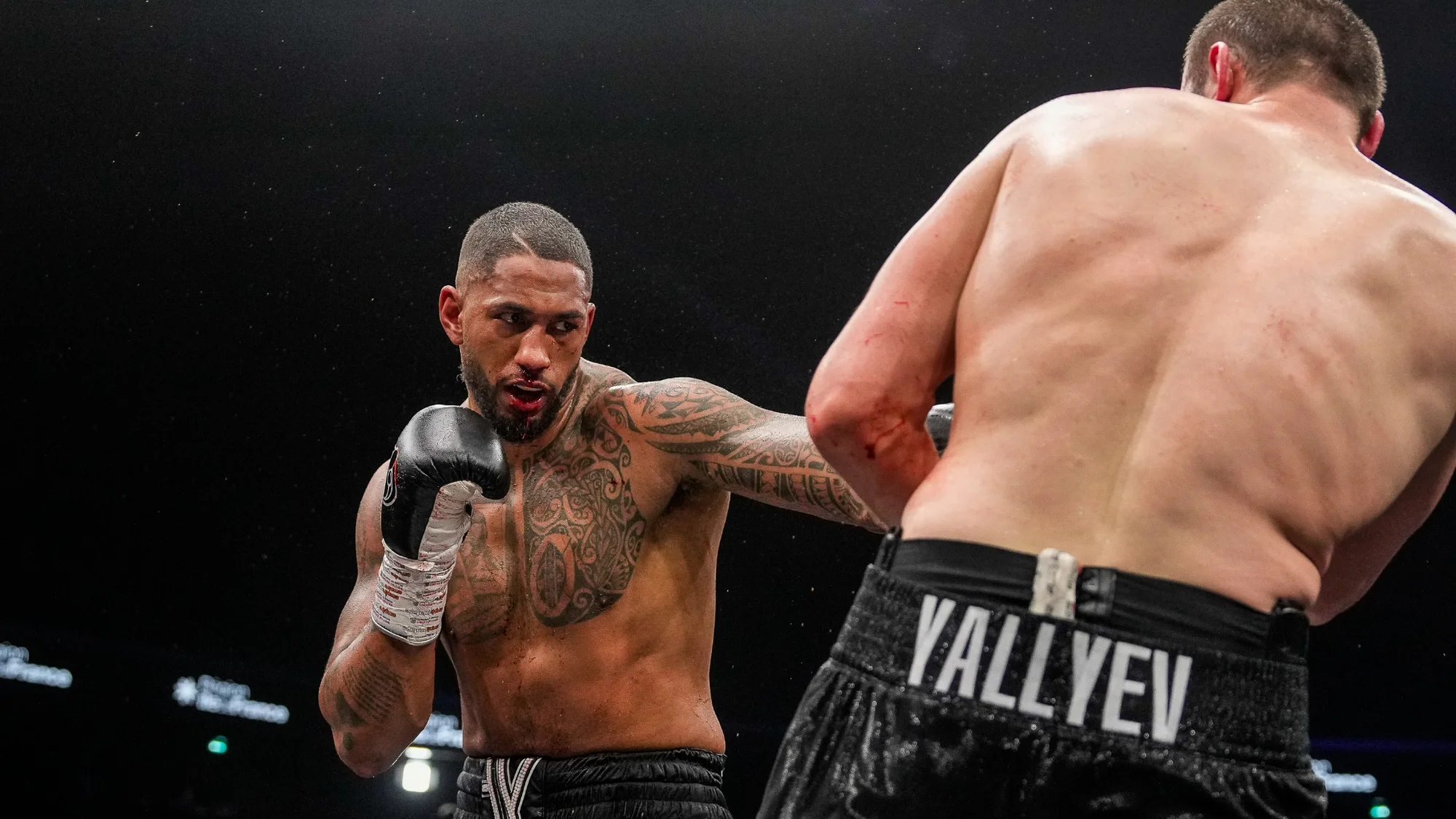 Tony Yoka en combat boxe sous Queensberry Promotions Frank Warren 2026